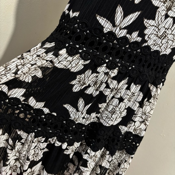 Moon River Black Floral Crochet Lace Sleeveless Sheath Dress Size XS - Picture 4 of 10